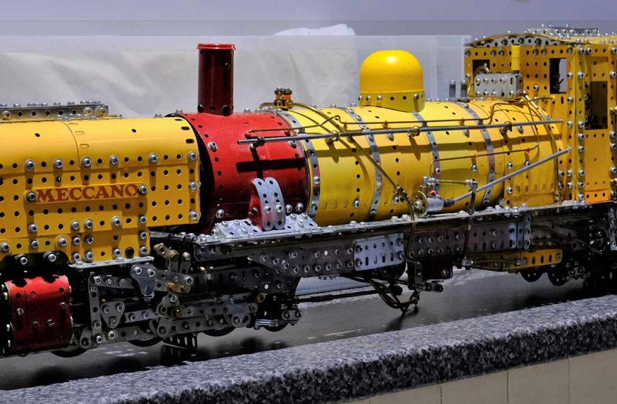 Meccano model donated to ‘Y Stesion’