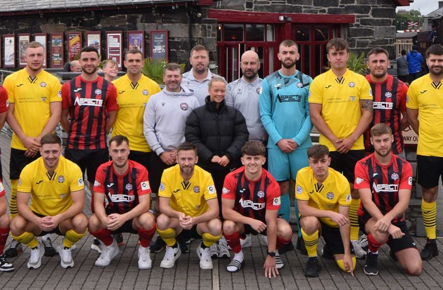 Porthmadog FC visit Harbour Station